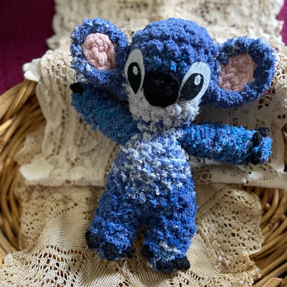 Crochet stitch plushie - Picture 5 of 11